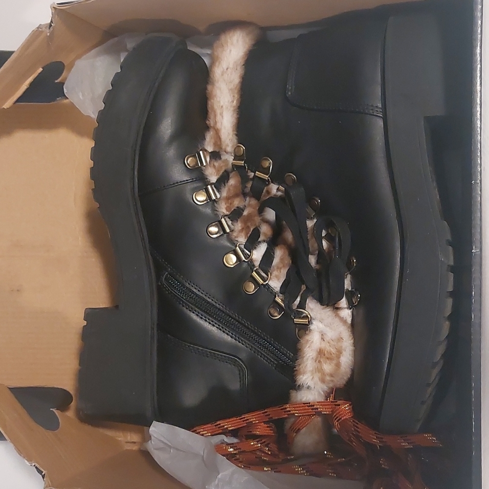 American Eagle Hiker boot , black with additiona coloredl laces
